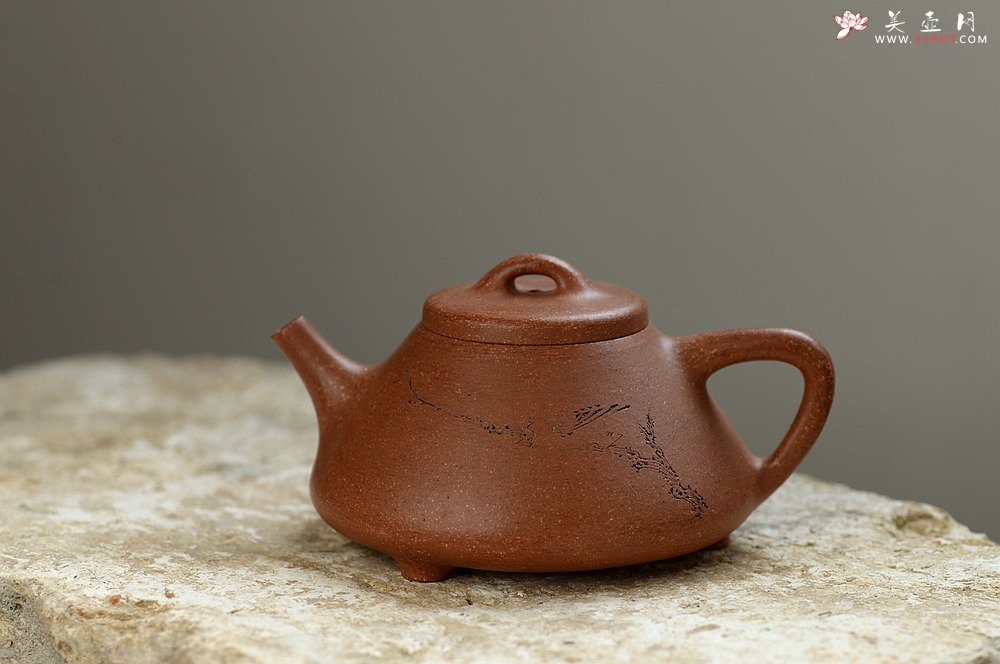 紫砂壶图片：优质降坡泥 文气全手石瓢 骨肉均挺之精品   - 宜兴紫砂壶网