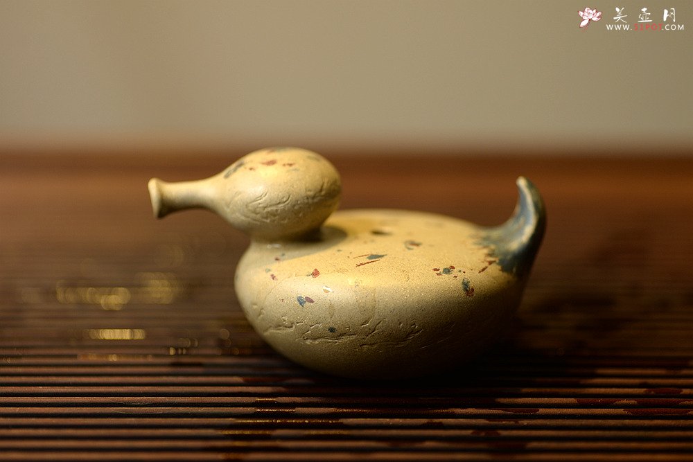 紫砂壶图片：施奇华特色全手茶宠 春江水暖鸭先知 全手七彩鸭 茶盘尤物 - 宜兴紫砂壶网