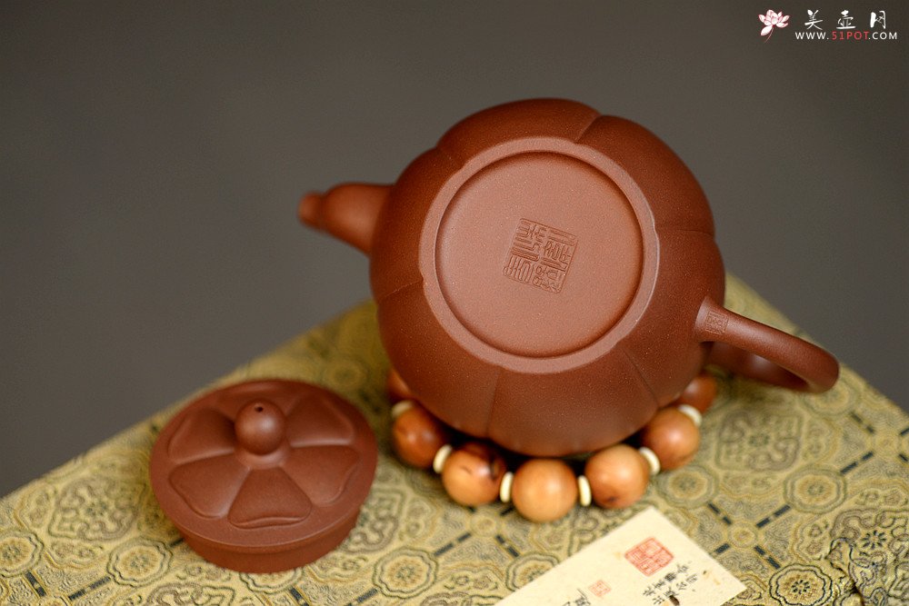 紫砂壶图片：储俊伟经典力作 幽莲淡香 挺拔俊秀 全手莲香  - 宜兴紫砂壶网