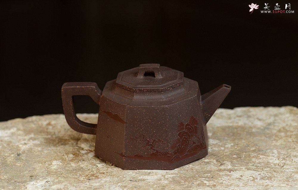 紫砂壶图片：泥绘通景山水 工整挺拔 全手高八方  - 宜兴紫砂壶网