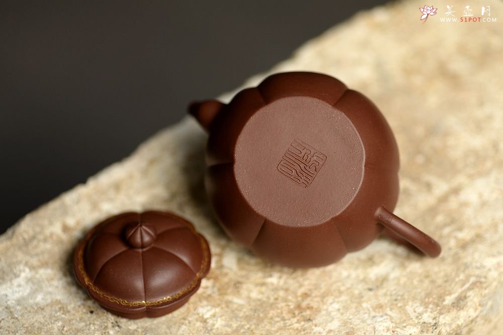 紫砂壶图片：酒虎新作 饱满敦厚 肌理丰润~  全手圆满 - 宜兴紫砂壶网