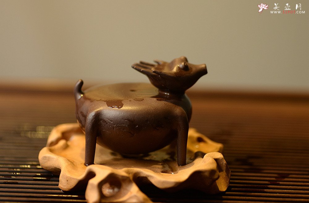 紫砂壶图片：施奇华特色文房茶宠 全手风火小怪兽 茶盘尤物 颇有玩味~ - 宜兴紫砂壶网