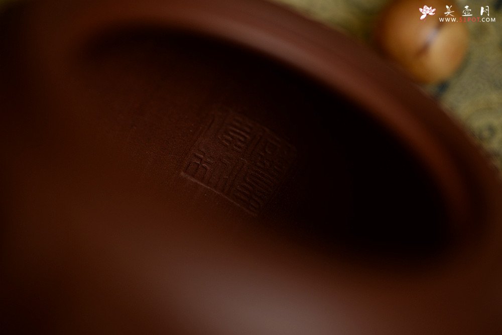 紫砂壶图片：储俊伟经典力作 幽莲淡香 挺拔俊秀 全手莲香  - 宜兴紫砂壶网