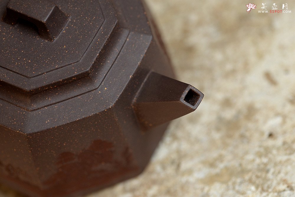 紫砂壶图片：泥绘通景山水 工整挺拔 全手高八方  - 宜兴紫砂壶网