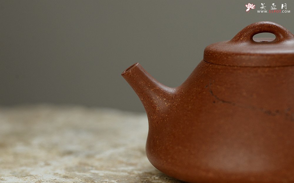 紫砂壶图片：优质降坡泥 文气全手石瓢 骨肉均挺之精品   - 宜兴紫砂壶网