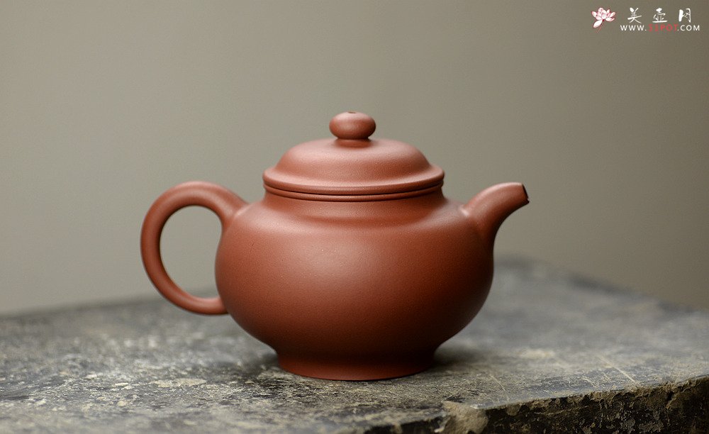 紫砂壶图片：施梦佳全手新作 厚重大气 全手大掇只 - 宜兴紫砂壶网