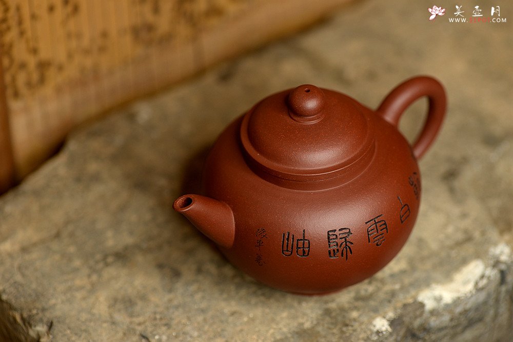 紫砂壶图片：詹黎明全手近作 中书协王俊平装饰 经典光素器考验功力 圆珠 - 宜兴紫砂壶网