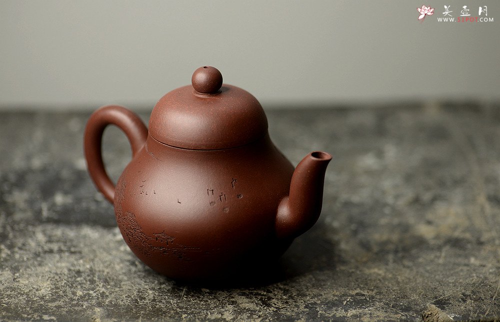 紫砂壶图片：文雅十足 李彦雄精心装饰 传统经典  全手老味思亭 - 宜兴紫砂壶网
