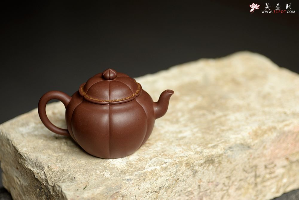 紫砂壶图片：酒虎新作 饱满敦厚 肌理丰润~  全手圆满 - 宜兴紫砂壶网