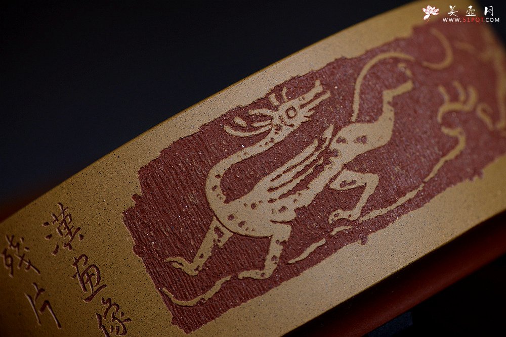 紫砂壶图片：茶舍必备 汉风水洗 书香氛围 啄砂装饰 文质相含 - 宜兴紫砂壶网