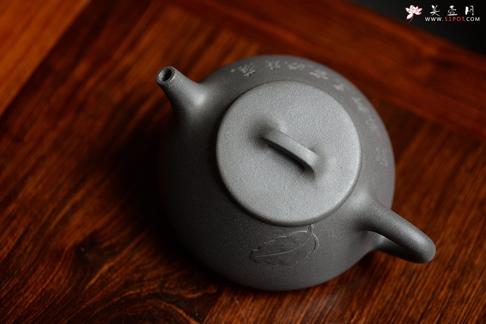 紫砂壶图片：周斌新作 知秋精炼刀法 蕉阴浓处烹新茶 全手大口石瓢 - 宜兴紫砂壶网