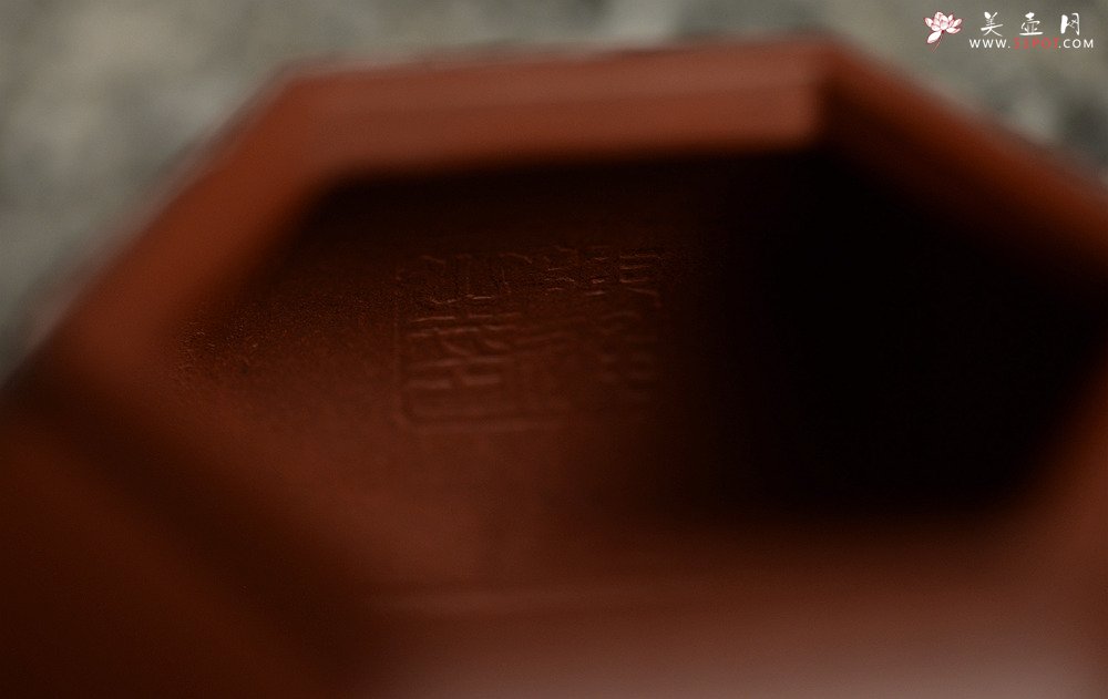 紫砂壶图片：陈进全手工近作 六方禅钟 线条流畅 块面过渡自然 - 宜兴紫砂壶网