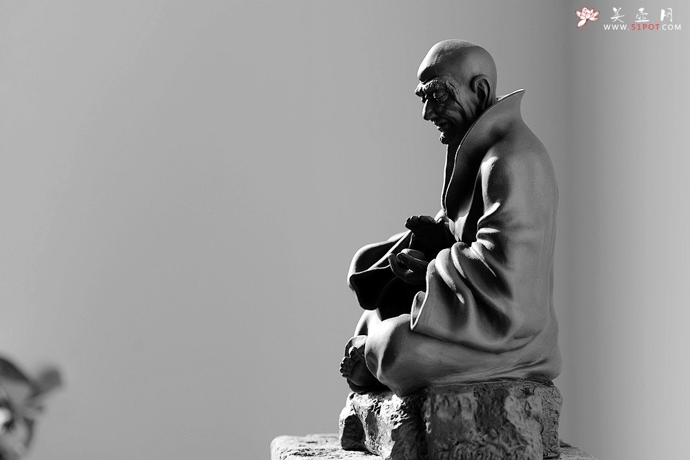 紫砂壶图片：手工雕塑 抓型学院派~ 修善罗汉 - 宜兴紫砂壶网