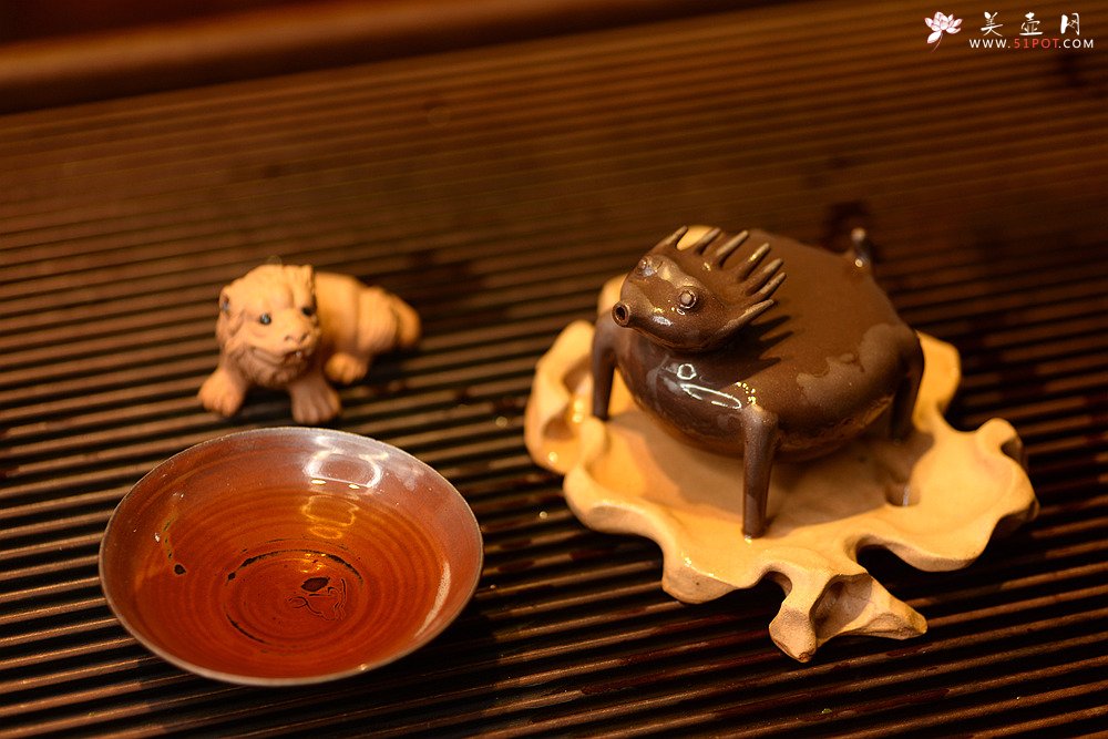 紫砂壶图片：施奇华特色文房茶宠 全手风火小怪兽 茶盘尤物 颇有玩味~ - 宜兴紫砂壶网