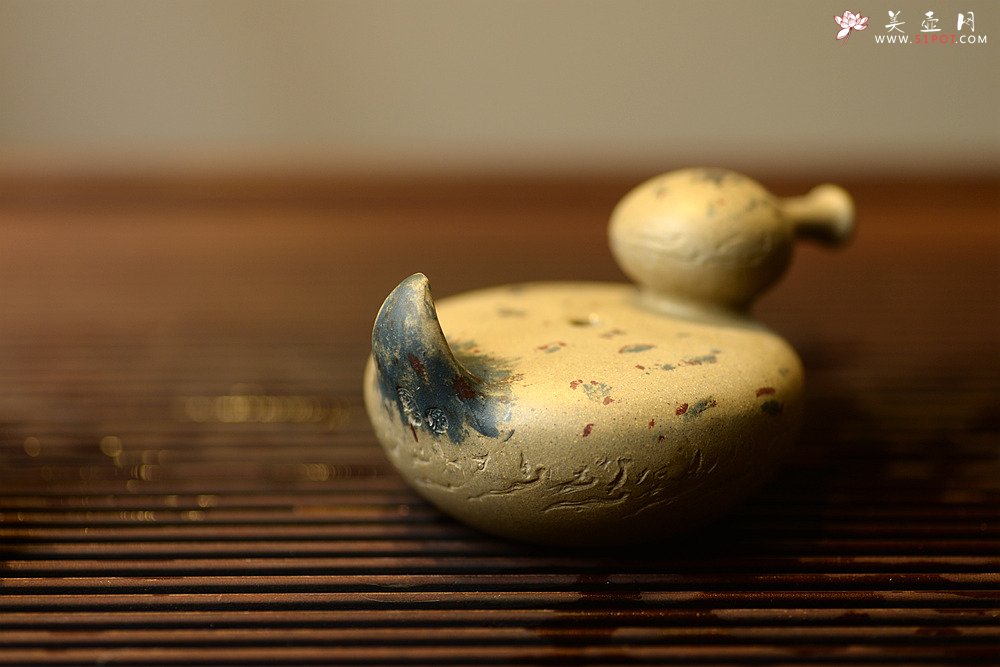 紫砂壶图片：施奇华特色全手茶宠 春江水暖鸭先知 全手七彩鸭 茶盘尤物 - 宜兴紫砂壶网