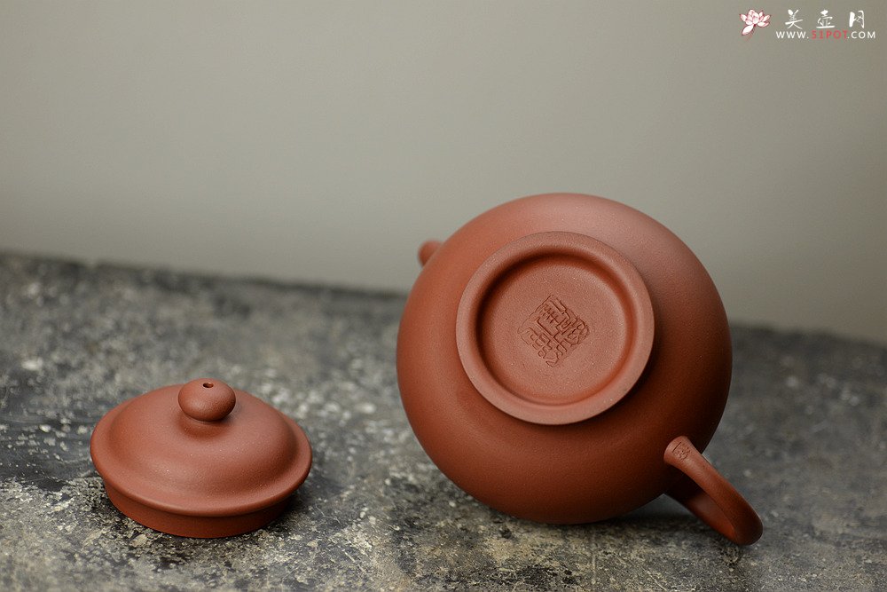 紫砂壶图片：施梦佳全手新作 厚重大气 全手大掇只 - 宜兴紫砂壶网