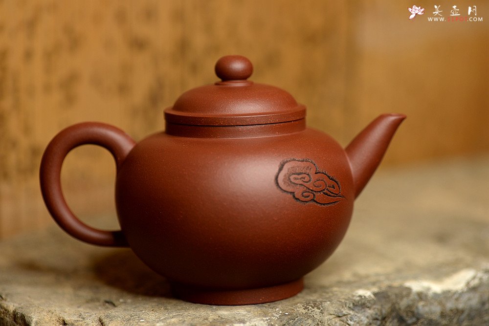 紫砂壶图片：詹黎明全手近作 中书协王俊平装饰 经典光素器考验功力 圆珠 - 宜兴紫砂壶网