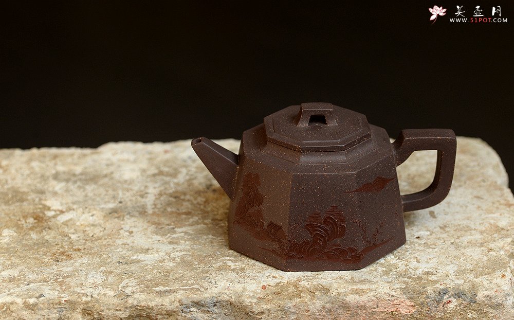 紫砂壶图片：泥绘通景山水 工整挺拔 全手高八方  - 宜兴紫砂壶网