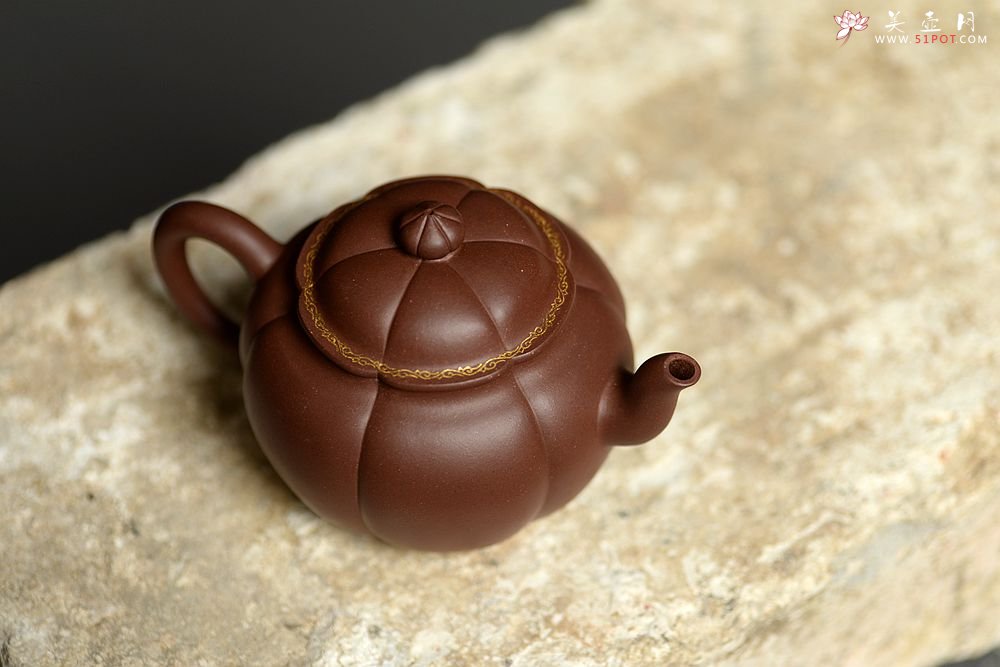 紫砂壶图片：酒虎新作 饱满敦厚 肌理丰润~  全手圆满 - 宜兴紫砂壶网