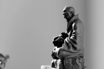 紫砂壶图片：手工雕塑 抓型学院派~ 修善罗汉 - 宜兴紫砂壶网