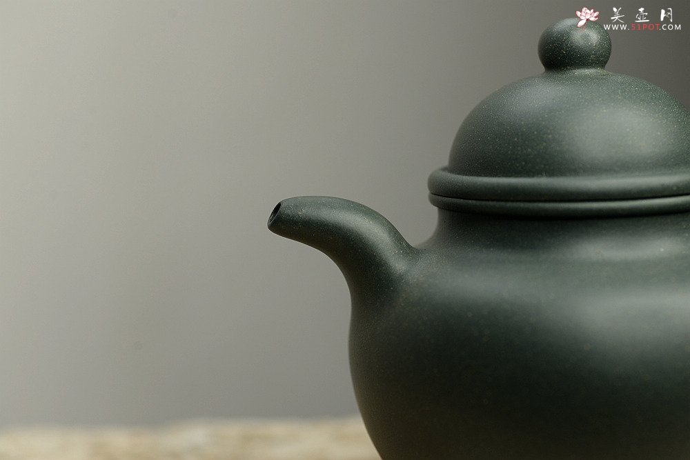 紫砂壶图片：深得其味 民国绿泥 全手寿珍掇球 霸气 经典再现 - 宜兴紫砂壶网