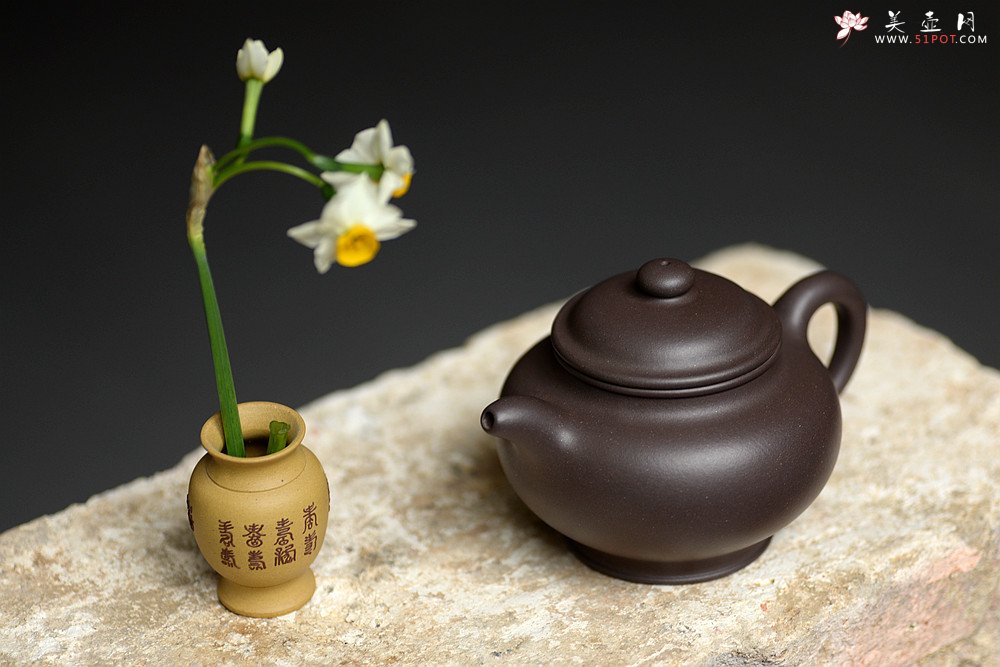 紫砂壶图片：邵春良甲午年全手新作 厚重大气 古朴典雅 大亨掇只 光素经典传奇 - 宜兴紫砂壶网