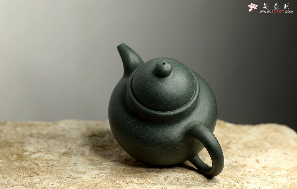 紫砂壶图片：深得其味 民国绿泥 全手寿珍掇球 霸气 经典再现 - 宜兴紫砂壶网