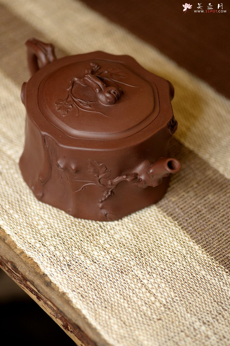 紫砂壶图片：花货奇才顾正芳近作 刚正挺拔  全手精品葡萄桩 - 宜兴紫砂壶网