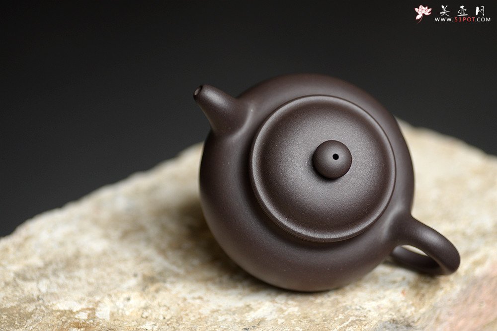 紫砂壶图片：邵春良甲午年全手新作 厚重大气 古朴典雅 大亨掇只 光素经典传奇 - 宜兴紫砂壶网