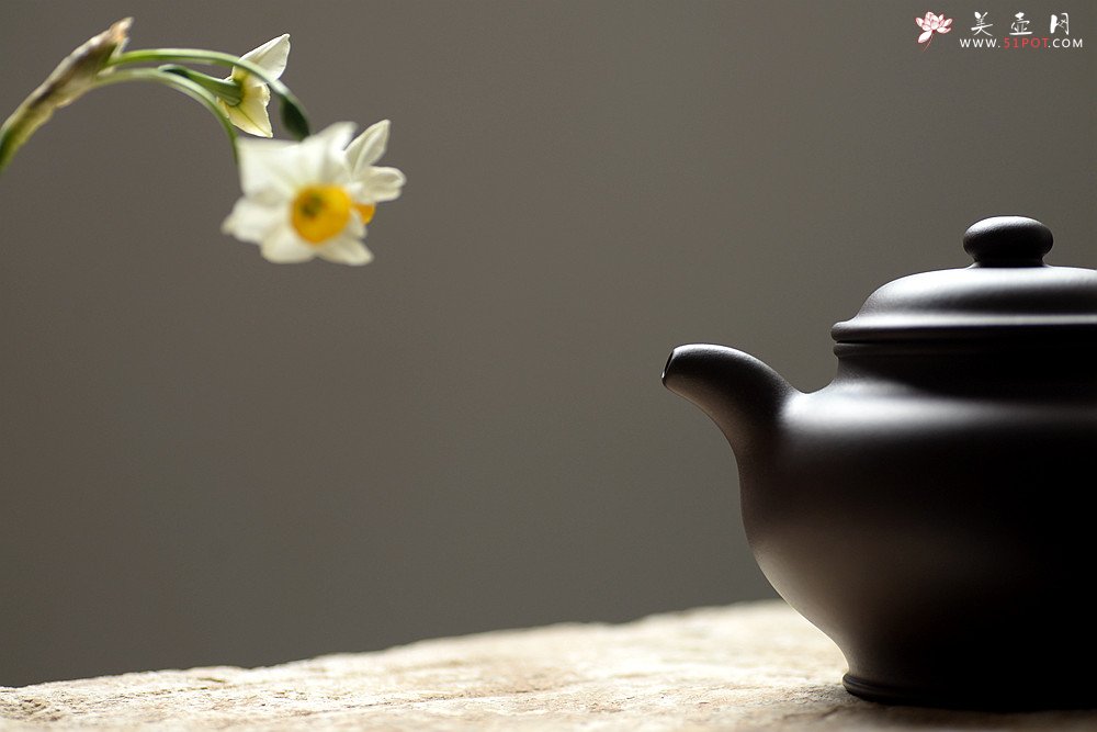 紫砂壶图片：邵春良甲午年全手新作 厚重大气 古朴典雅 大亨掇只 光素经典传奇 - 宜兴紫砂壶网