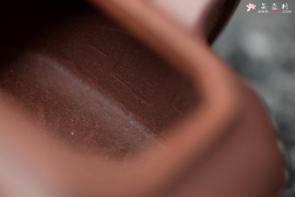 紫砂壶图片：顾文君新品 传统经典 线条挺拔 全手八方侧角 - 宜兴紫砂壶网