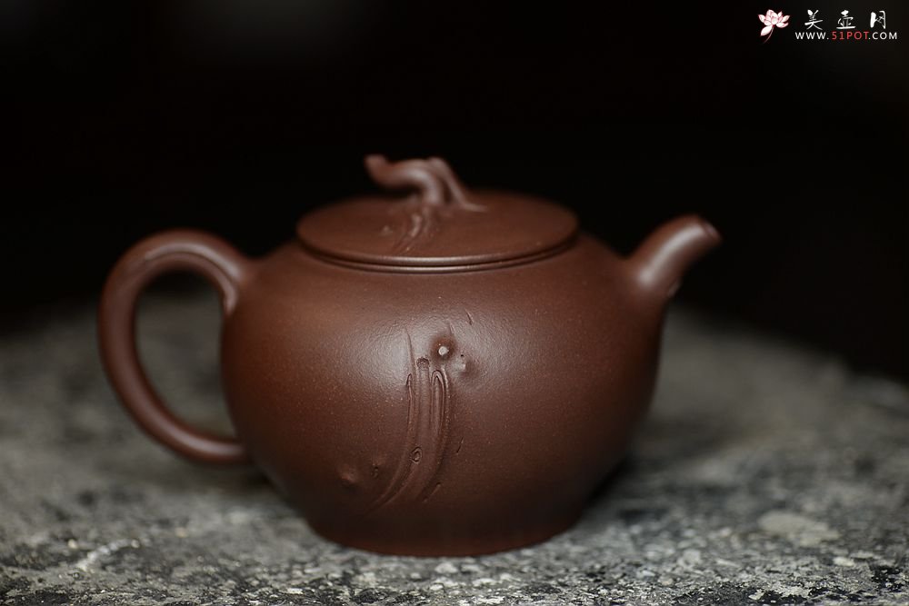 紫砂壶图片：高雪琴新作 线条流畅 端庄秀美 新意花器 全手冬韵 - 宜兴紫砂壶网