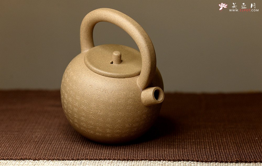 紫砂壶图片：雅致文气 泓渝山房全手心经提梁巨轮 可以烧水的巨轮o(∩_∩)o  - 宜兴紫砂壶网