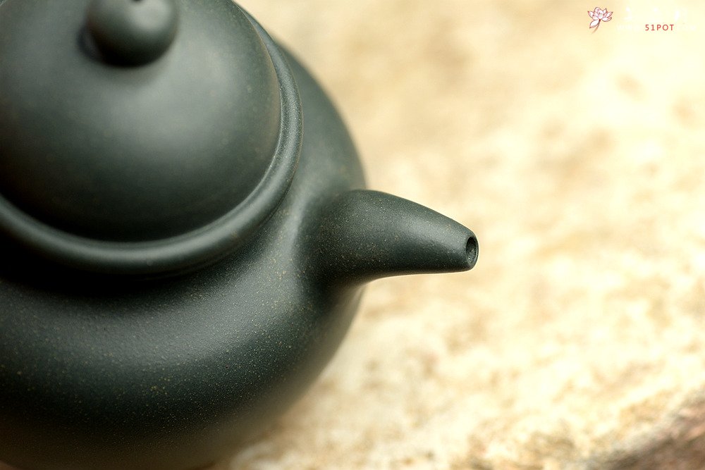 紫砂壶图片：深得其味 民国绿泥 全手寿珍掇球 霸气 经典再现 - 宜兴紫砂壶网