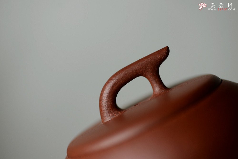 紫砂壶图片：詹黎明全手近作 中书协王俊平装饰 汉韵兄弟款o(∩_∩)o  秦风 - 宜兴紫砂壶网