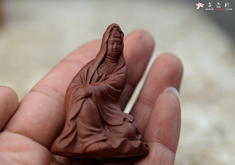 紫砂壶图片：慈悲祥和 坐观音 - 宜兴紫砂壶网