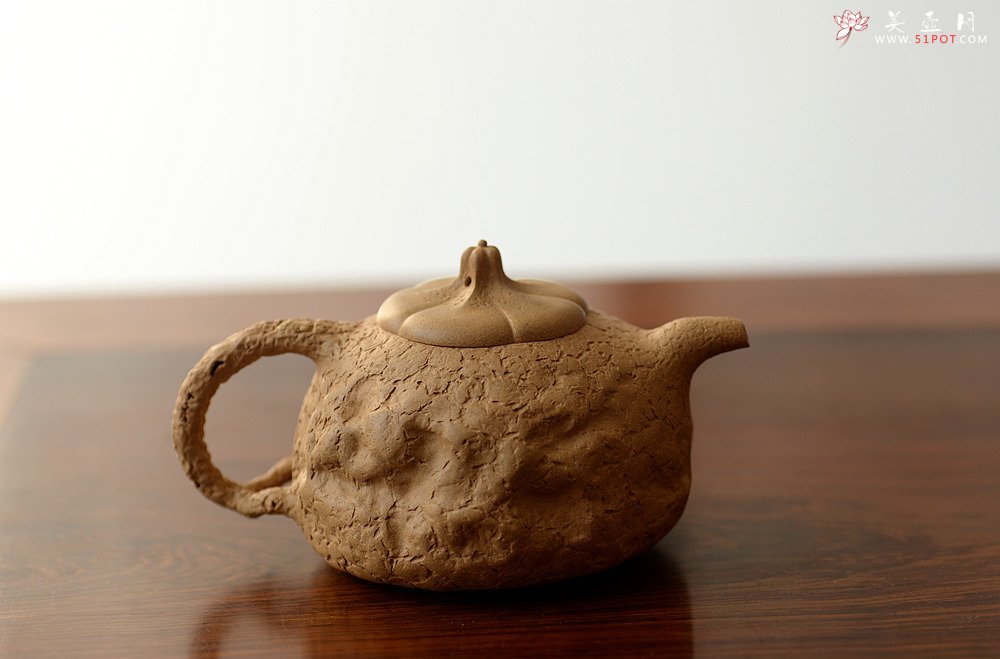 紫砂壶图片：全手薄胎灵芝瓜纽龚春 古朴之味 自然生动 - 宜兴紫砂壶网