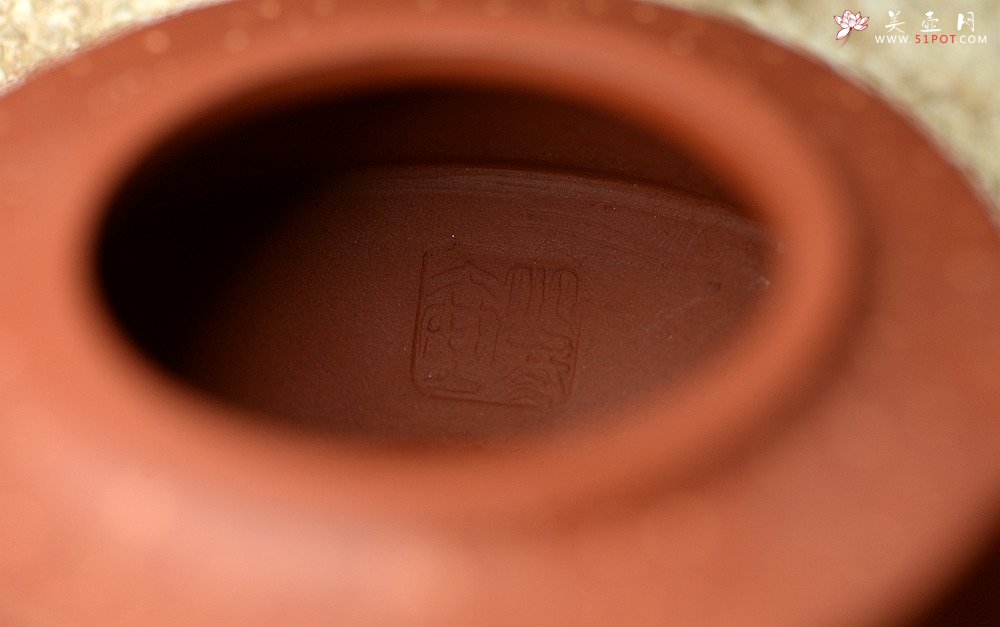 紫砂壶图片：潘小东潜力派 全手铺砂玉带 智行方圆  颇有难度  - 宜兴紫砂壶网