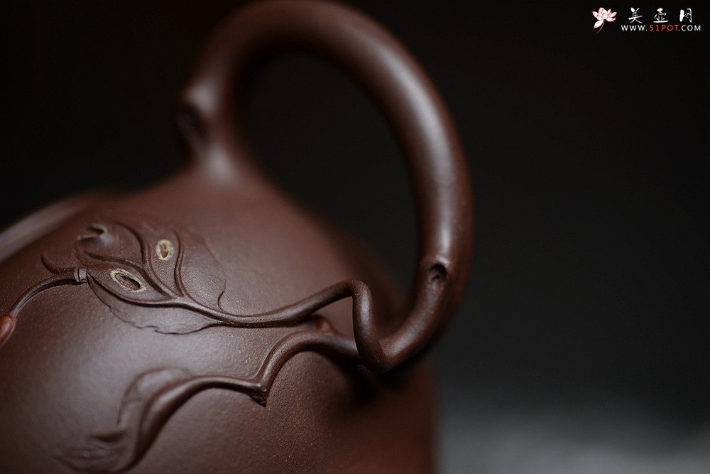 紫砂壶图片：高雪琴全手花趣 线条流畅 构思精妙 新意花器 - 宜兴紫砂壶网