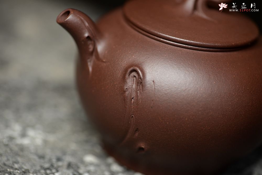 紫砂壶图片：高雪琴新作 线条流畅 端庄秀美 新意花器 全手冬韵 - 宜兴紫砂壶网