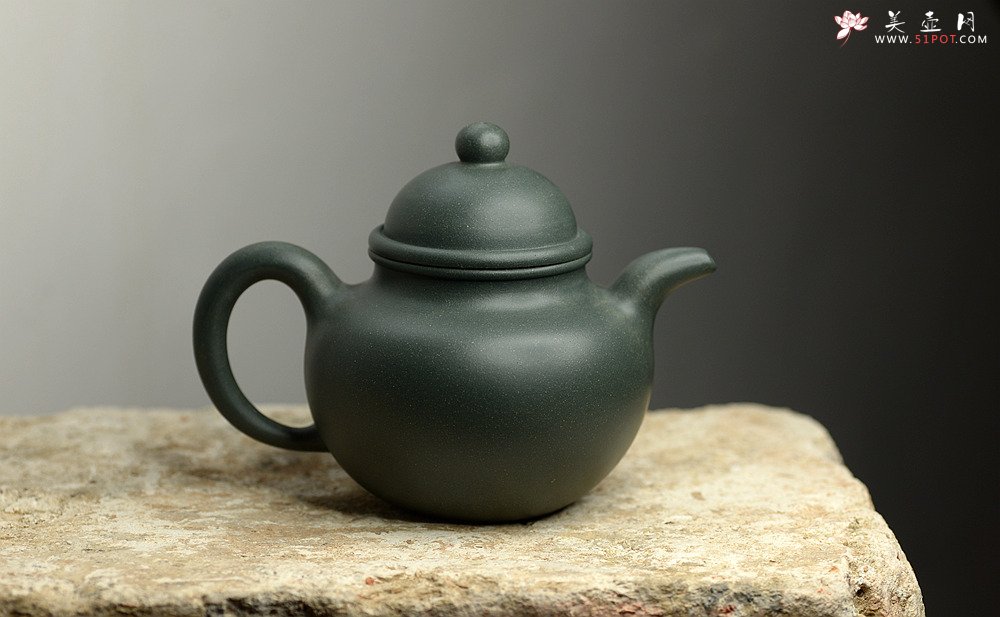 紫砂壶图片：深得其味 民国绿泥 全手寿珍掇球 霸气 经典再现 - 宜兴紫砂壶网