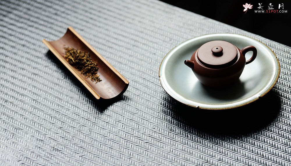 紫砂壶图片：手工制作 文雅大方 六瓣冰纹壶承 - 宜兴紫砂壶网