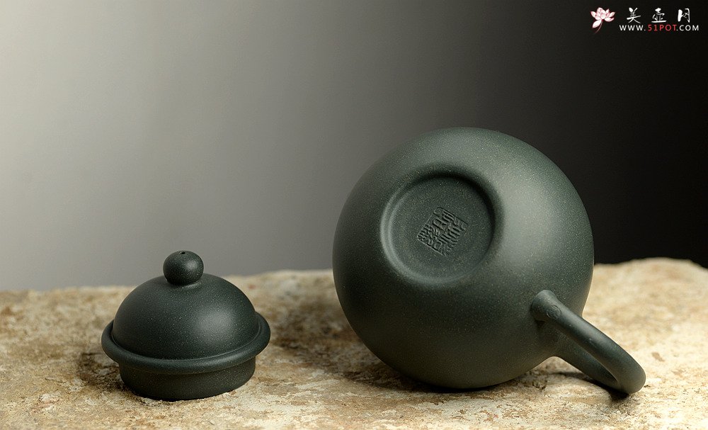 紫砂壶图片：深得其味 民国绿泥 全手寿珍掇球 霸气 经典再现 - 宜兴紫砂壶网