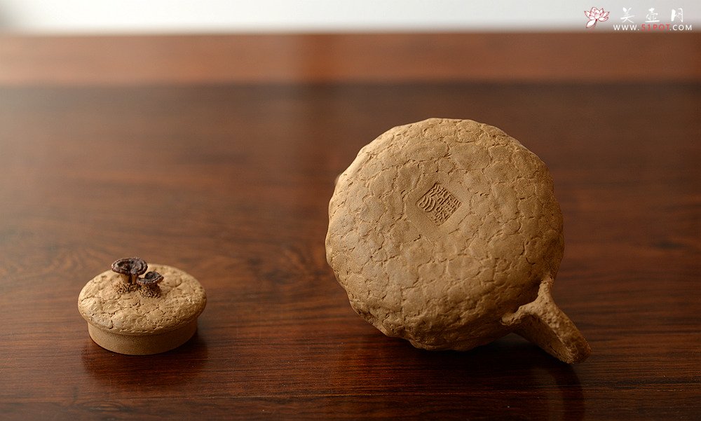 紫砂壶图片：全手薄胎灵芝瓜纽龚春 古朴之味 自然生动 - 宜兴紫砂壶网