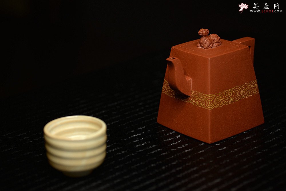 紫砂壶图片：何卫枫全手新作  红红火火 壶势巍巍 流把精致~  大吉祥 - 宜兴紫砂壶网
