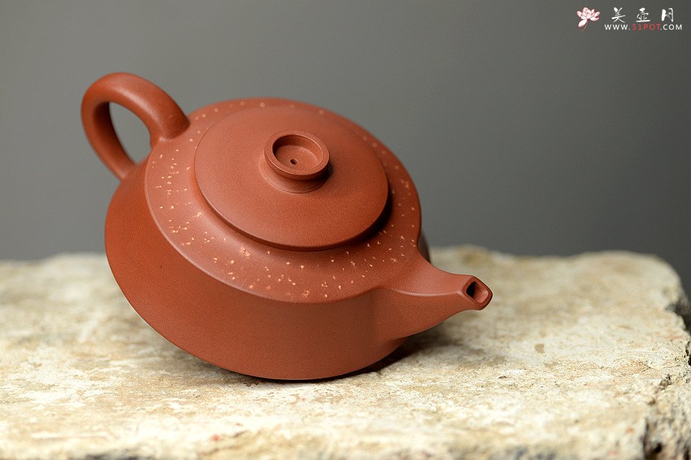 紫砂壶图片：潘小东潜力派 全手铺砂玉带 智行方圆  颇有难度  - 宜兴紫砂壶网