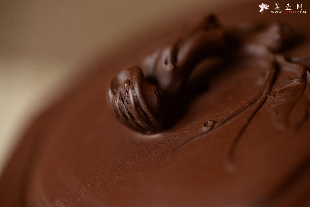 紫砂壶图片：花货奇才顾正芳近作 刚正挺拔  全手精品葡萄桩 - 宜兴紫砂壶网