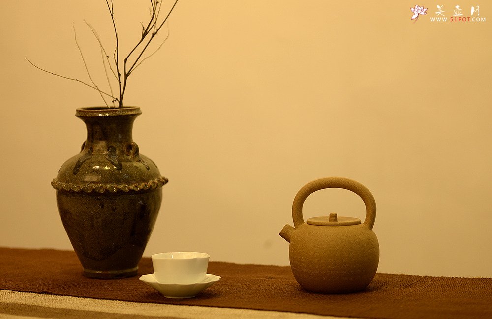 紫砂壶图片：雅致文气 泓渝山房全手心经提梁巨轮 可以烧水的巨轮o(∩_∩)o  - 宜兴紫砂壶网