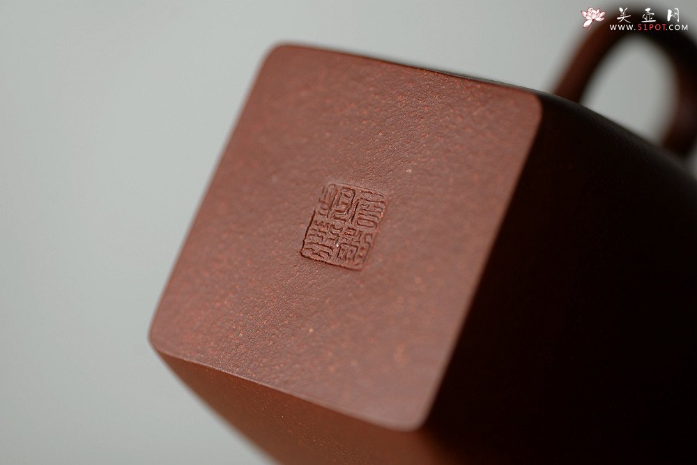 紫砂壶图片：詹黎明全手近作 中书协王俊平装饰 汉韵兄弟款o(∩_∩)o  秦风 - 宜兴紫砂壶网