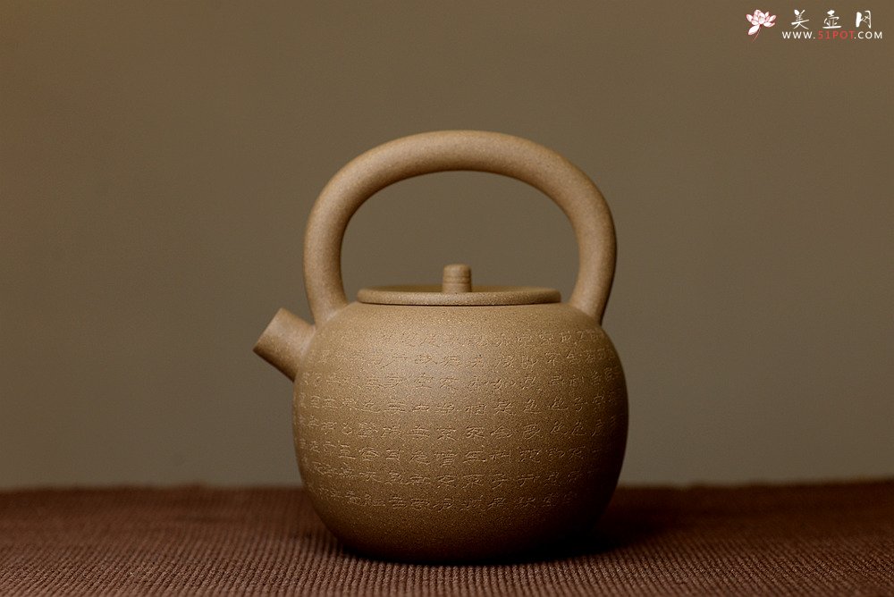 紫砂壶图片：雅致文气 泓渝山房全手心经提梁巨轮 可以烧水的巨轮o(∩_∩)o  - 宜兴紫砂壶网